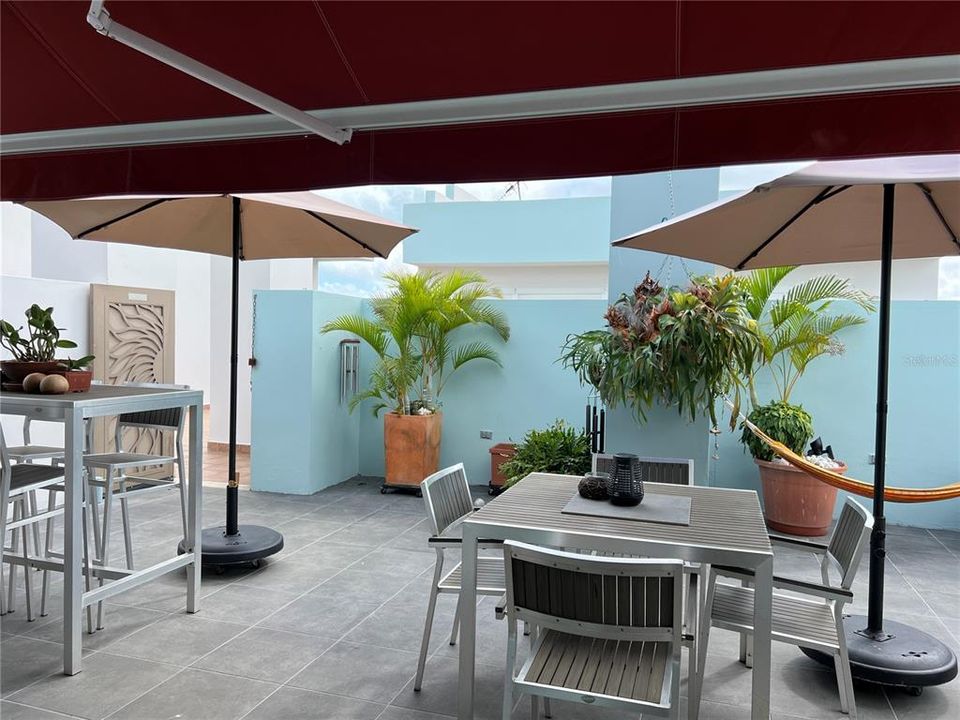 合同活跃: $480,000 (2 贝兹, 3 浴室, 1498 平方英尺)