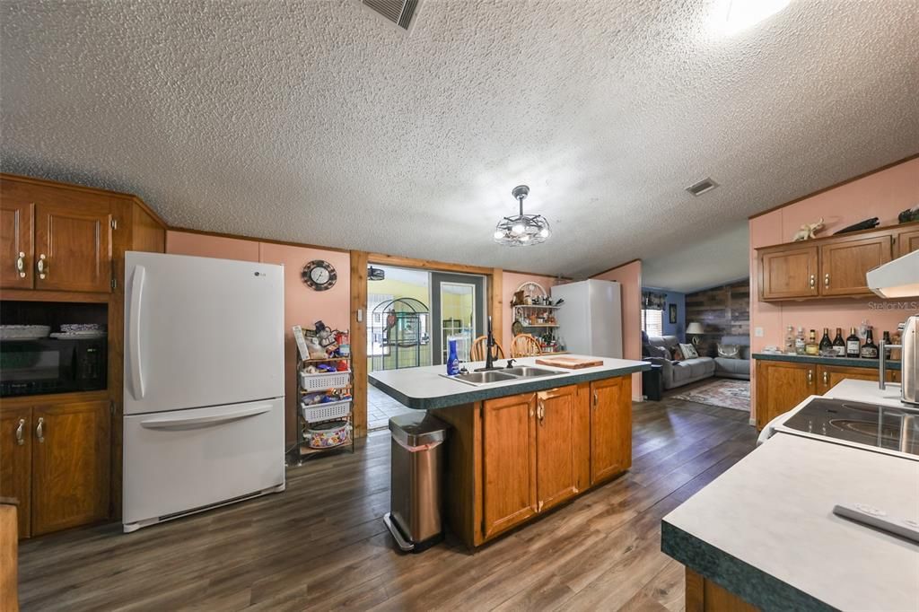 For Sale: $599,000 (3 beds, 2 baths, 1991 Square Feet)