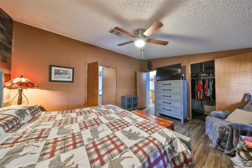 For Sale: $599,000 (3 beds, 2 baths, 1991 Square Feet)