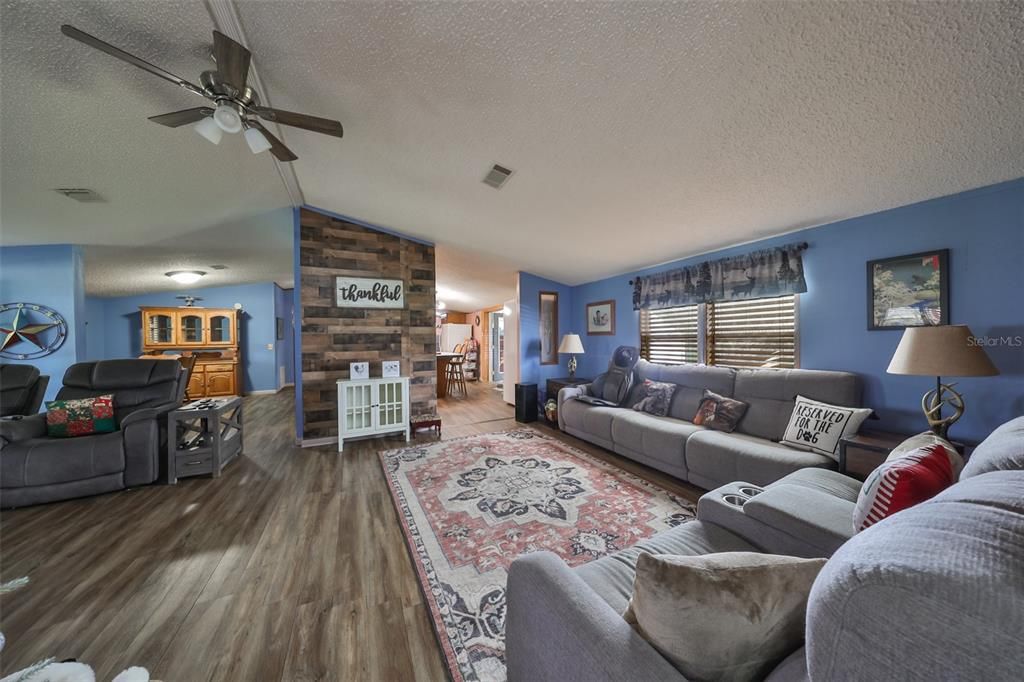 For Sale: $599,000 (3 beds, 2 baths, 1991 Square Feet)