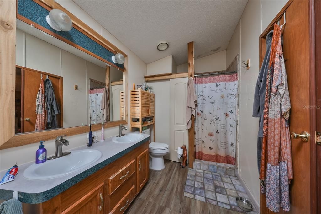 For Sale: $599,000 (3 beds, 2 baths, 1991 Square Feet)