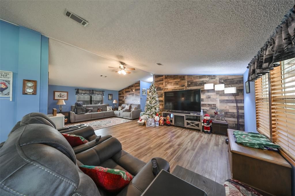 For Sale: $599,000 (3 beds, 2 baths, 1991 Square Feet)