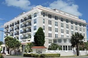 Recently Sold: $200,000 (2 beds, 2 baths, 1299 Square Feet)