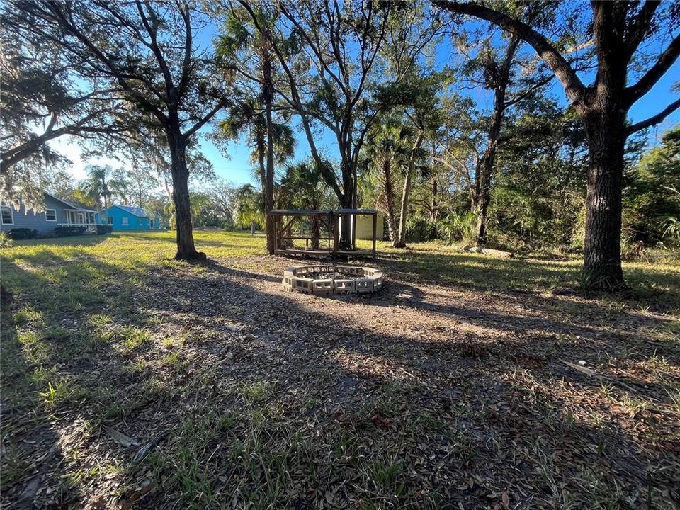 На продажу: $165,000 (2 спален, 1 ванн, 1200 Квадратных фут)