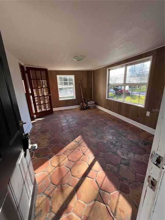 На продажу: $165,000 (2 спален, 1 ванн, 1200 Квадратных фут)