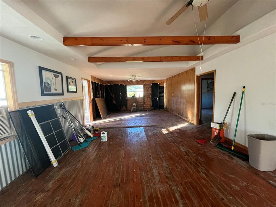 На продажу: $165,000 (2 спален, 1 ванн, 1200 Квадратных фут)