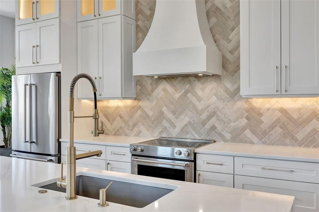 For Rent: $12,000 (4 beds, 3 baths, 2600 Square Feet)