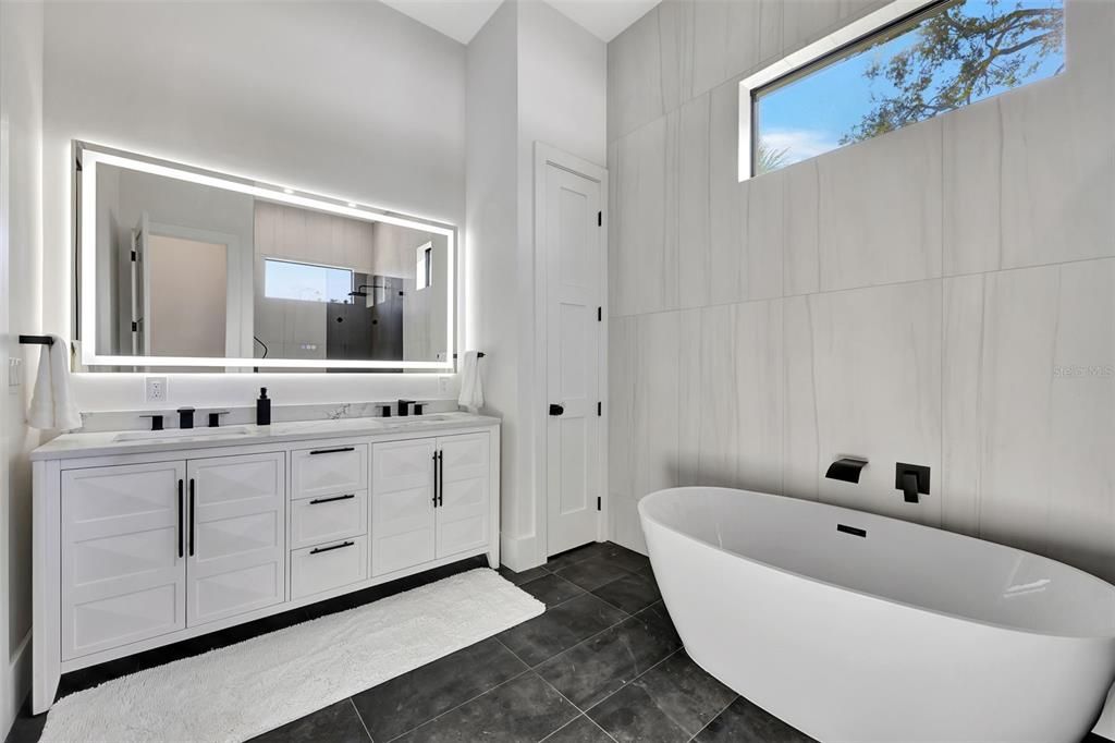 For Rent: $12,000 (4 beds, 3 baths, 2600 Square Feet)