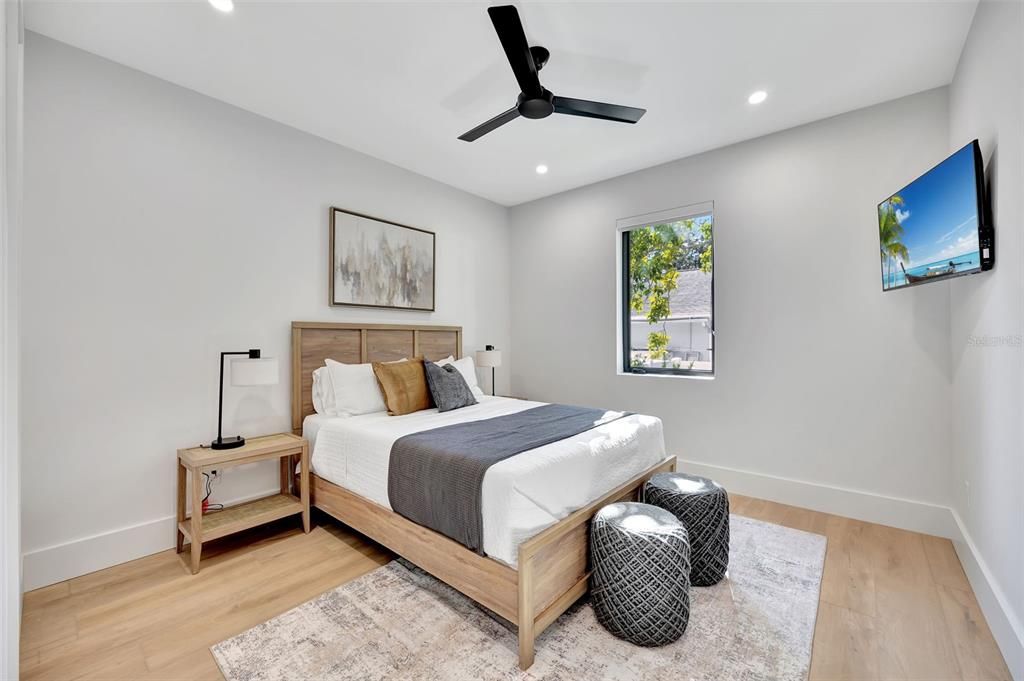 For Rent: $12,000 (4 beds, 3 baths, 2600 Square Feet)