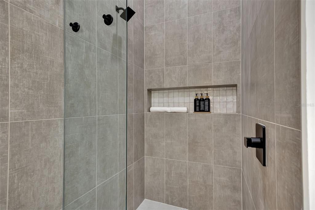 For Rent: $12,000 (4 beds, 3 baths, 2600 Square Feet)