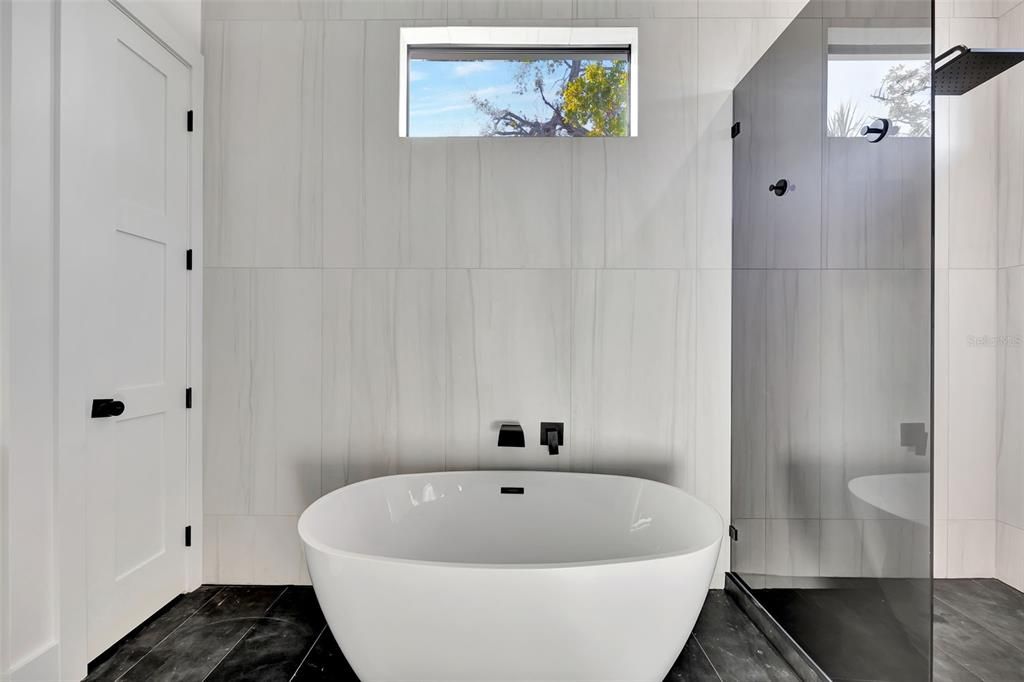 For Rent: $12,000 (4 beds, 3 baths, 2600 Square Feet)