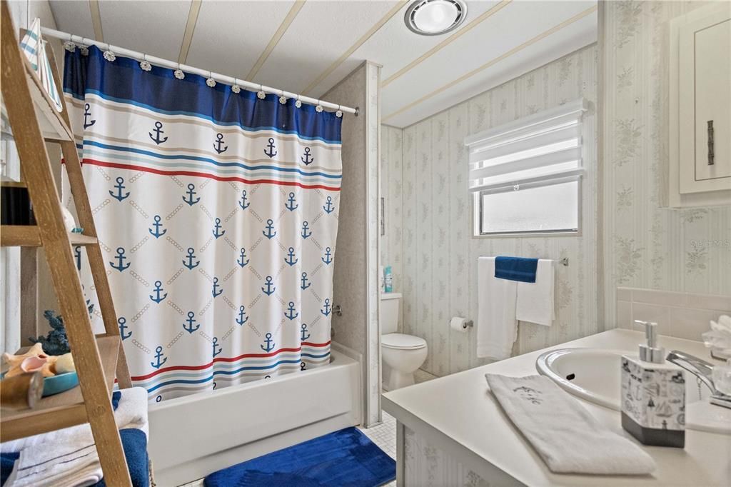 Active With Contract: $100,000 (2 beds, 2 baths, 864 Square Feet)