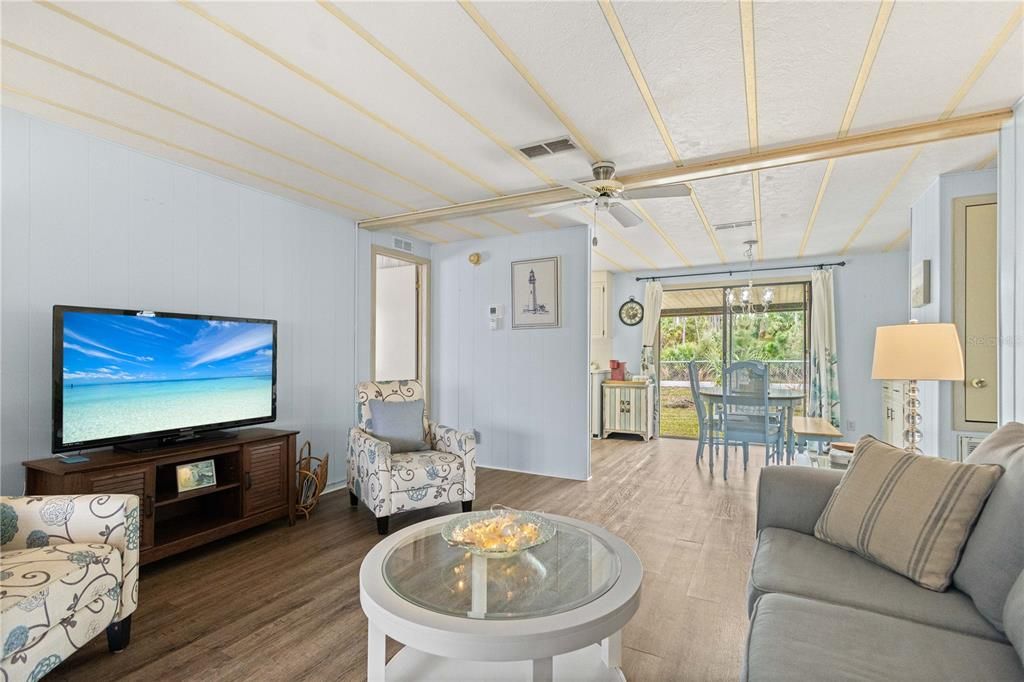 Active With Contract: $100,000 (2 beds, 2 baths, 864 Square Feet)
