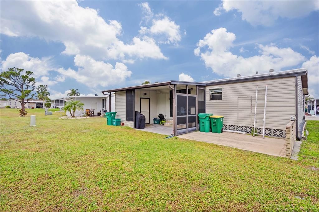 Active With Contract: $100,000 (2 beds, 2 baths, 864 Square Feet)