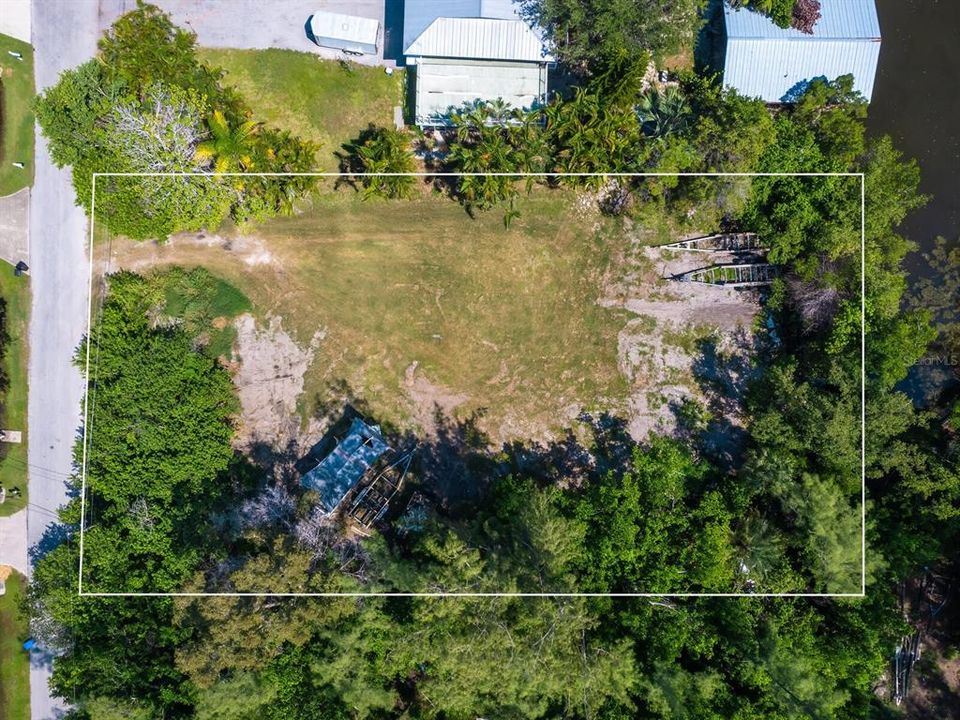 待售: $699,800 (0.33 acres)