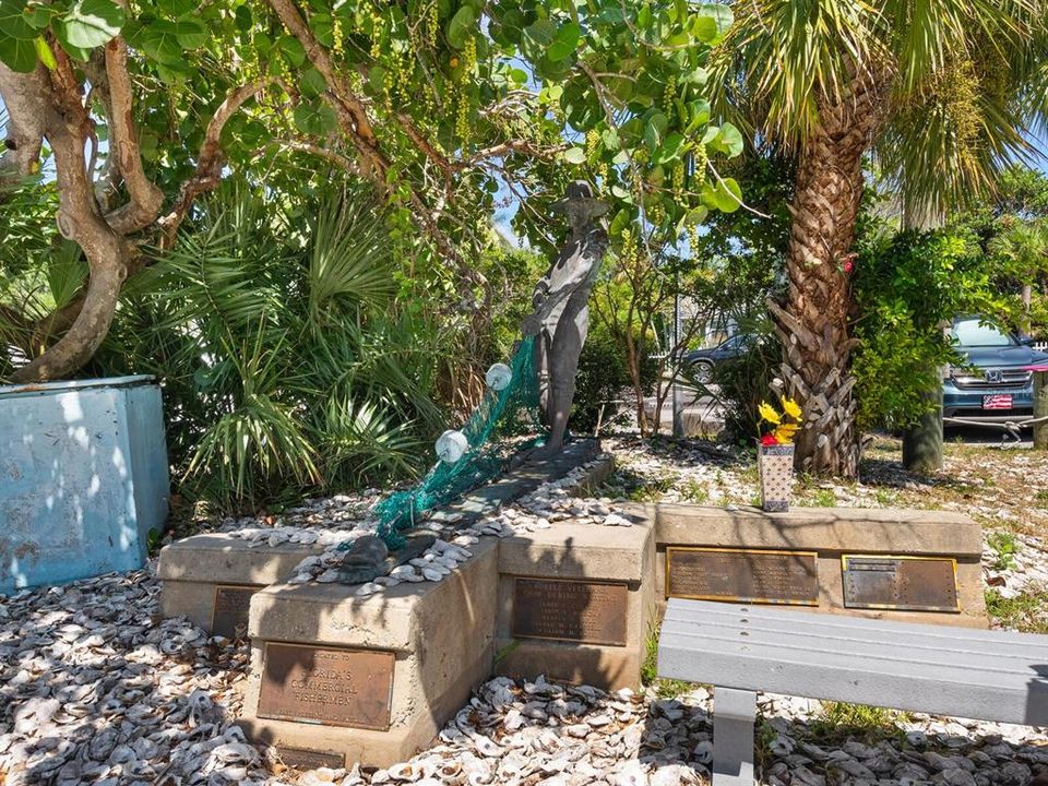 待售: $699,800 (0.33 acres)