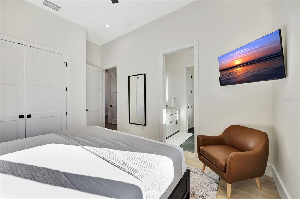 For Rent: $8,250 (3 beds, 2 baths, 1770 Square Feet)