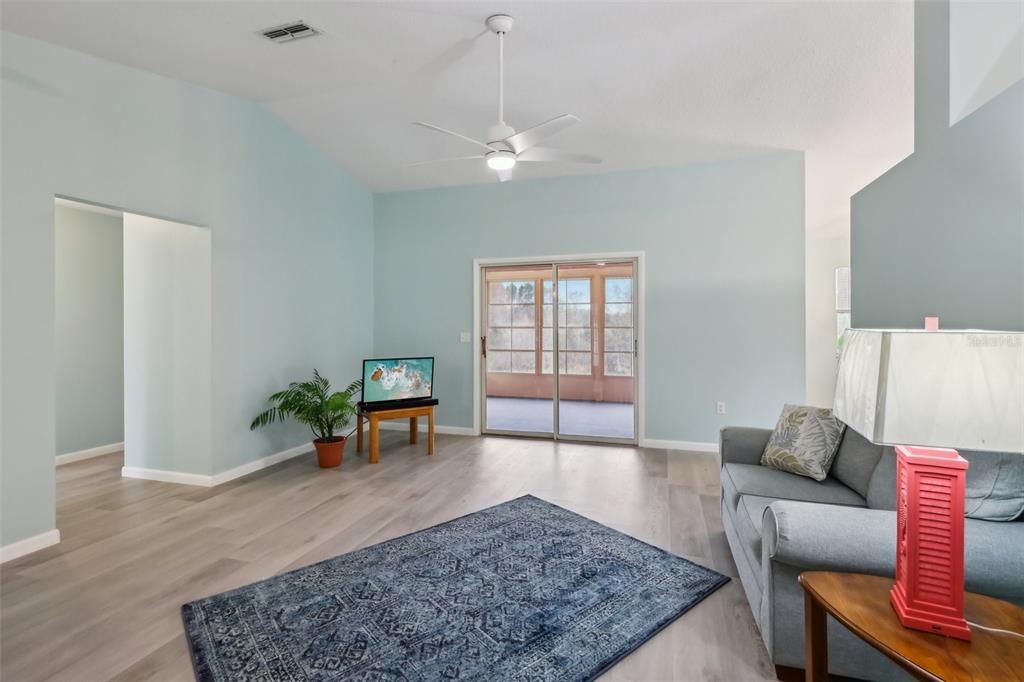 Activo con contrato: $196,900 (2 camas, 2 baños, 1310 Pies cuadrados)