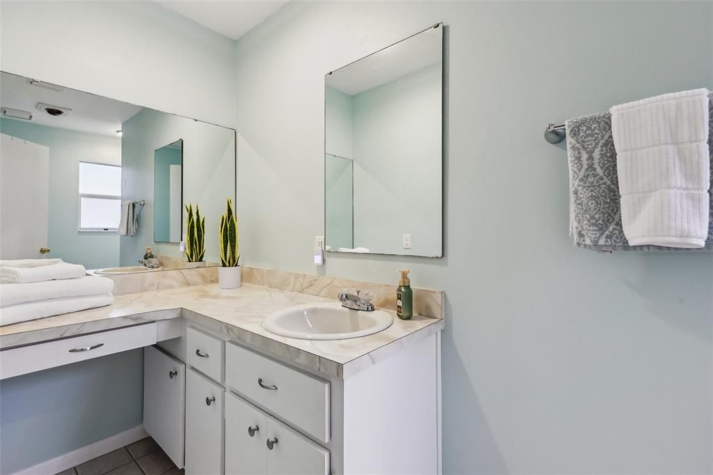 Activo con contrato: $196,900 (2 camas, 2 baños, 1310 Pies cuadrados)