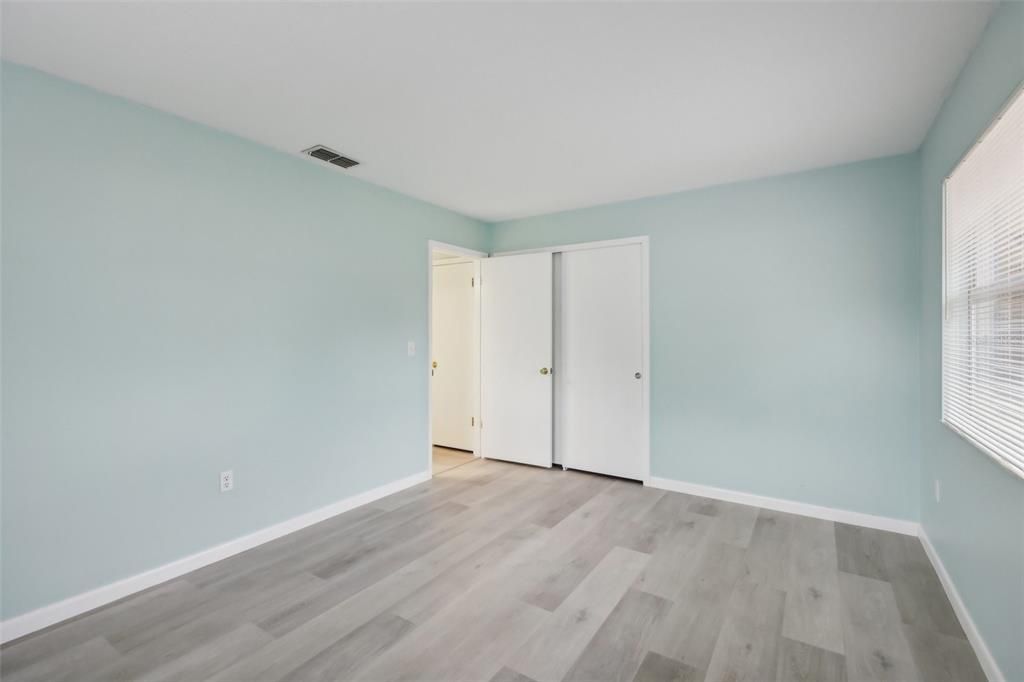 Activo con contrato: $196,900 (2 camas, 2 baños, 1310 Pies cuadrados)