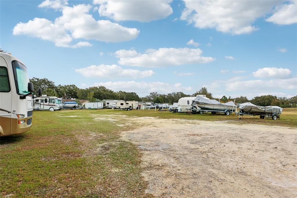 Activo con contrato: $196,900 (2 camas, 2 baños, 1310 Pies cuadrados)