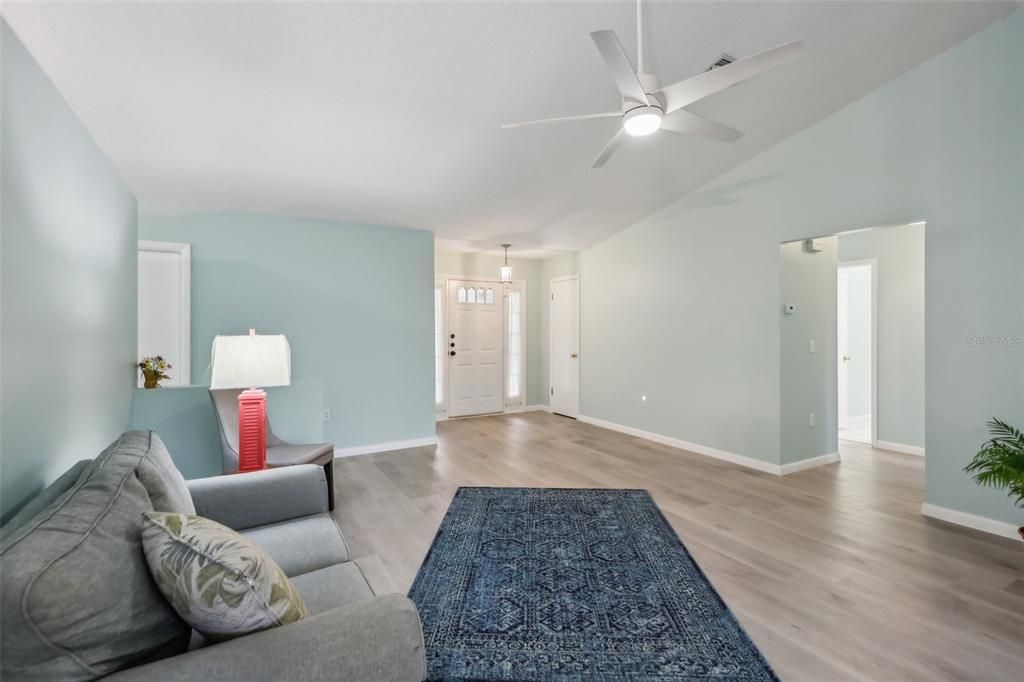 Activo con contrato: $196,900 (2 camas, 2 baños, 1310 Pies cuadrados)