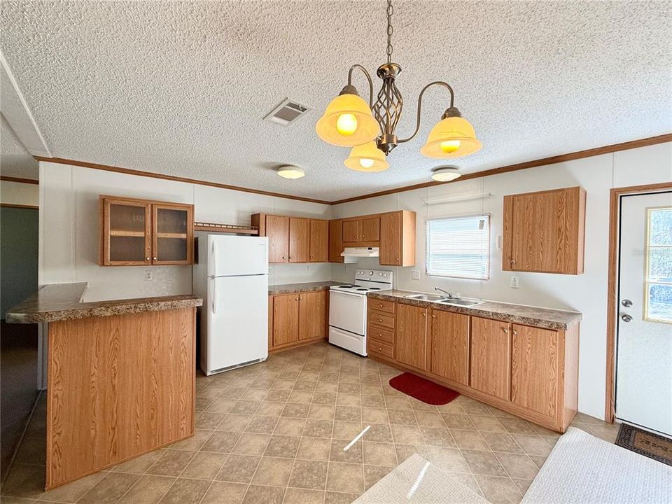 For Sale: $750,000 (3 beds, 2 baths, 1120 Square Feet)