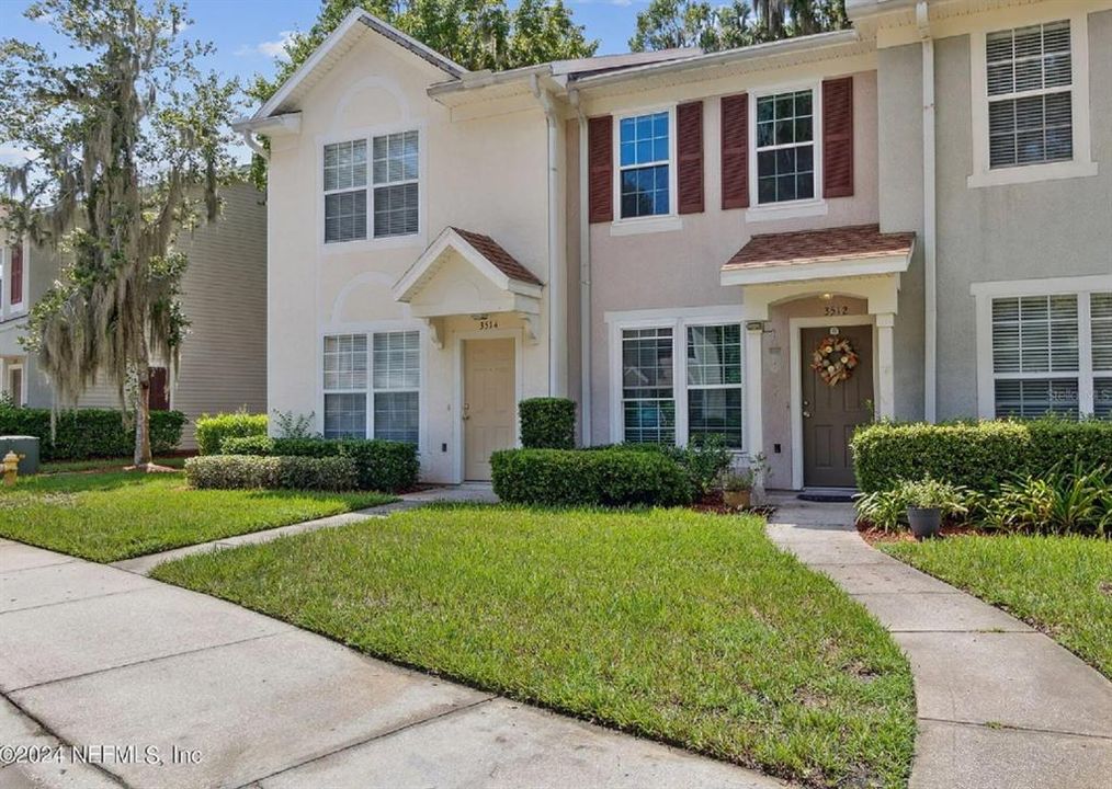 最近售出: $230,000 (2 贝兹, 2 浴室, 1184 平方英尺)