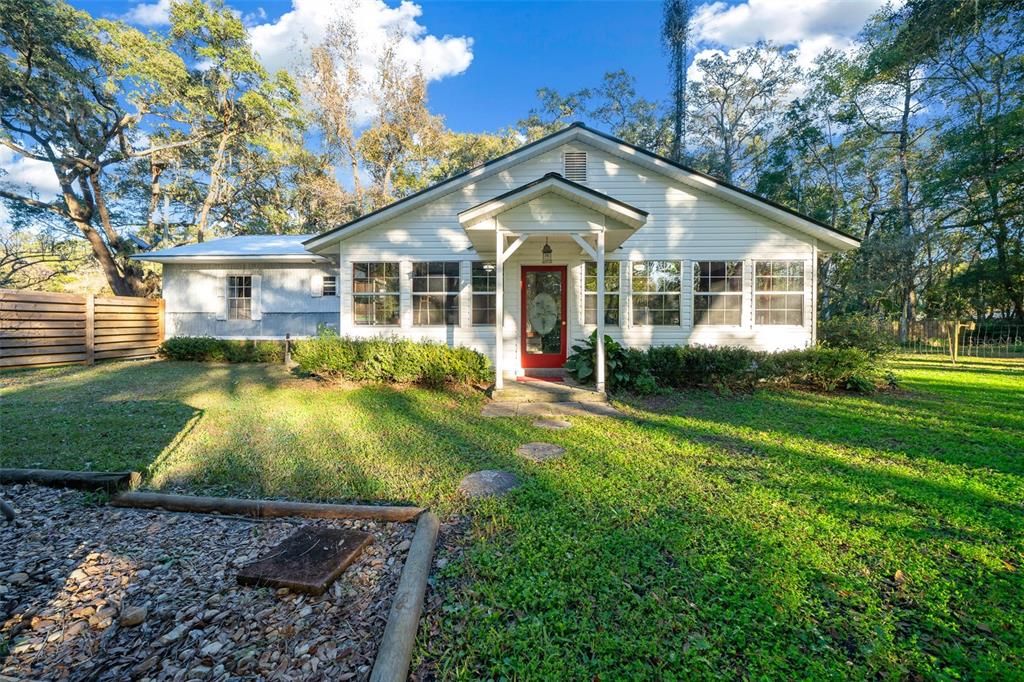 Recently Sold: $215,000 (3 beds, 2 baths, 1344 Square Feet)