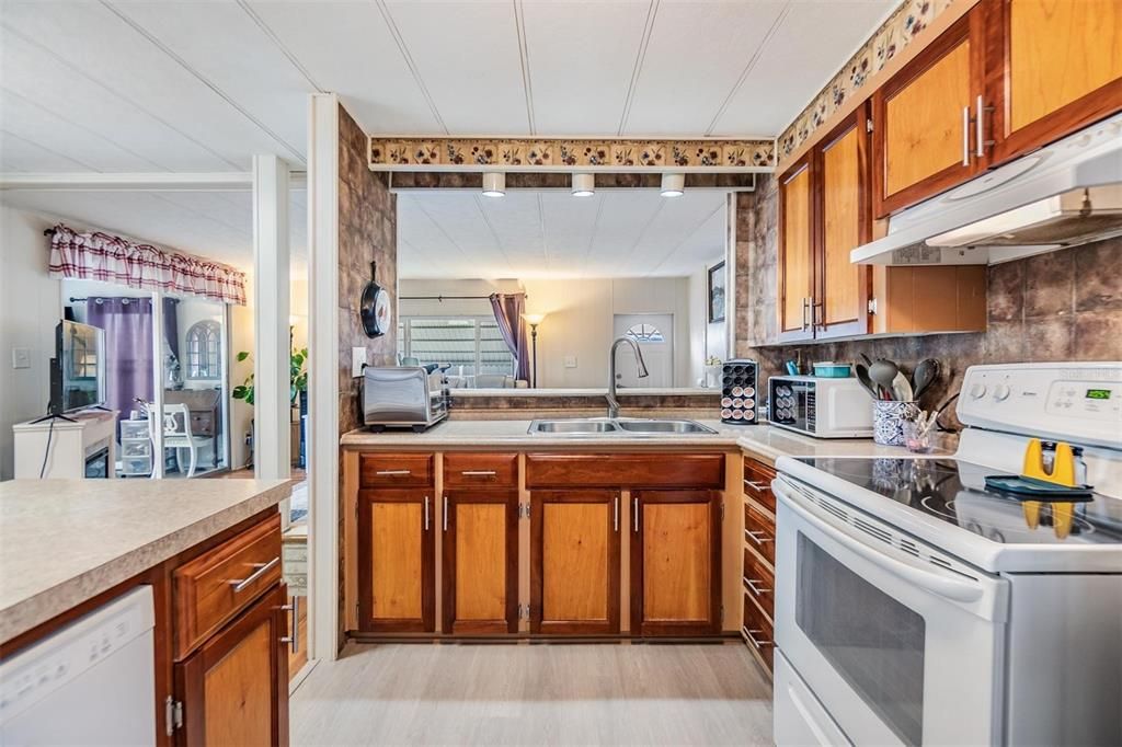 Active With Contract: $150,000 (2 beds, 2 baths, 1104 Square Feet)