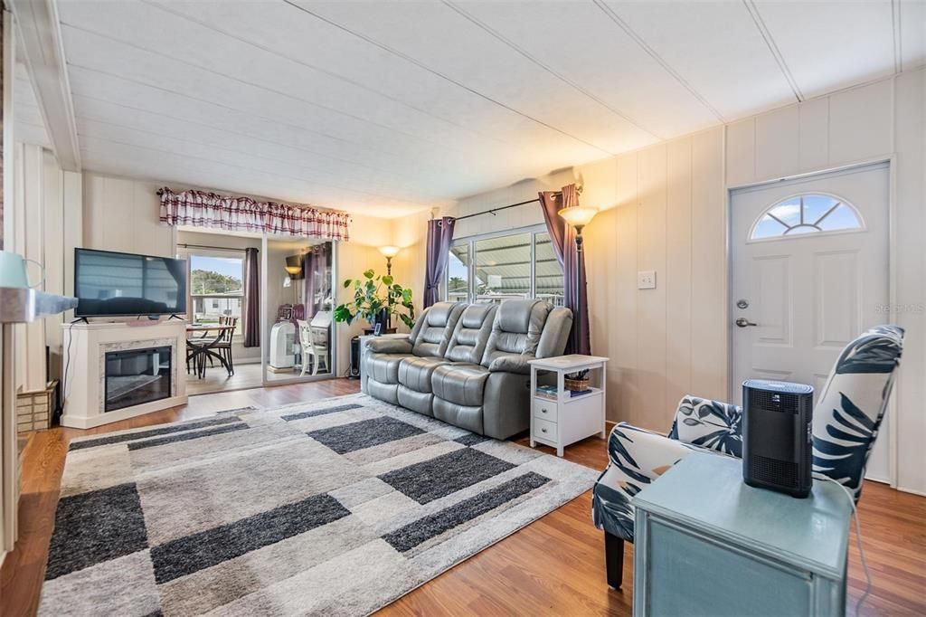 Active With Contract: $150,000 (2 beds, 2 baths, 1104 Square Feet)