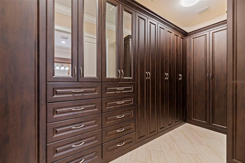 For Sale: $2,990,000 (4 beds, 5 baths, 4082 Square Feet)