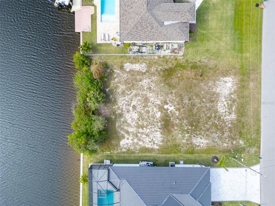 На продажу: $349,900 (0.23 acres)