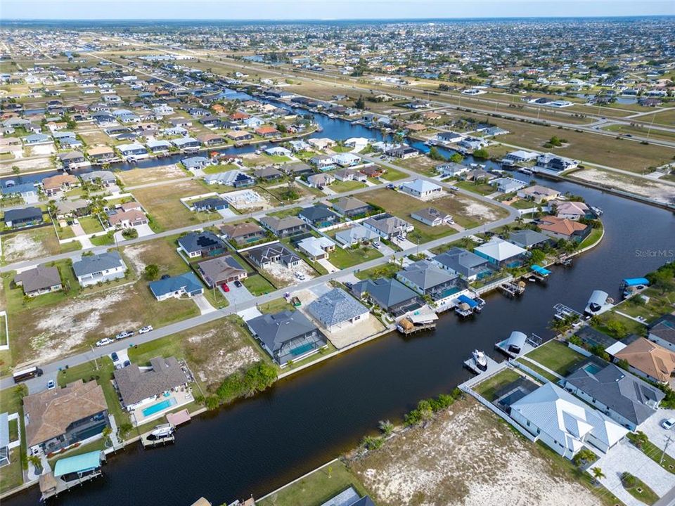 На продажу: $349,900 (0.23 acres)