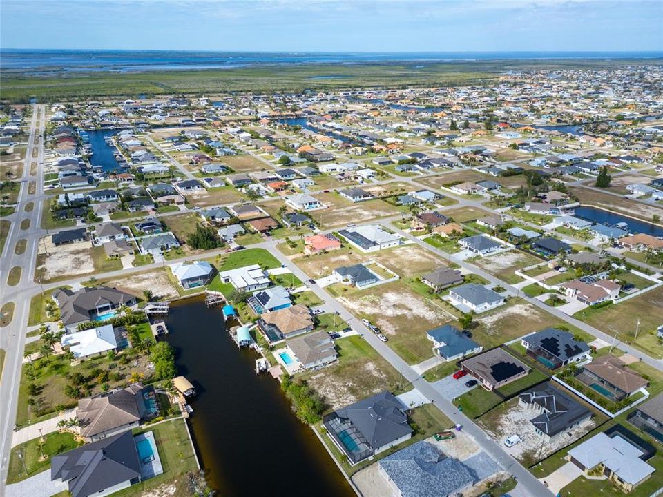 На продажу: $349,900 (0.23 acres)