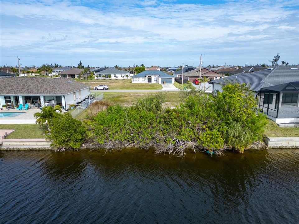 На продажу: $349,900 (0.23 acres)