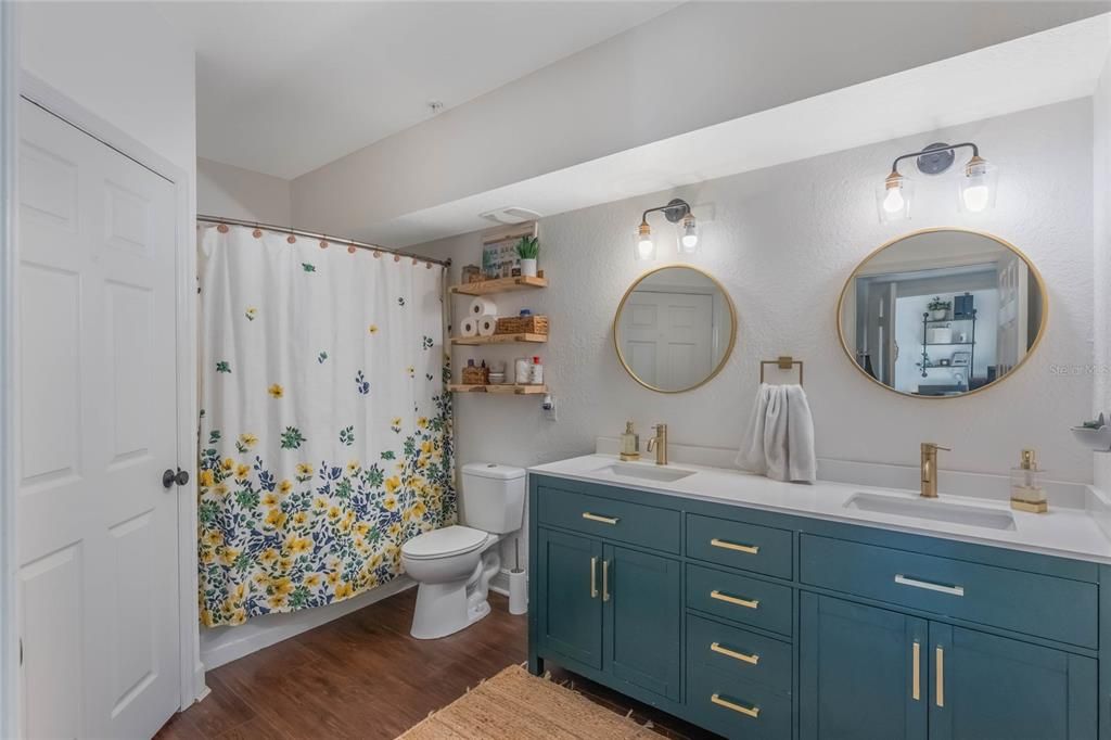 For Sale: $259,000 (2 beds, 2 baths, 1215 Square Feet)