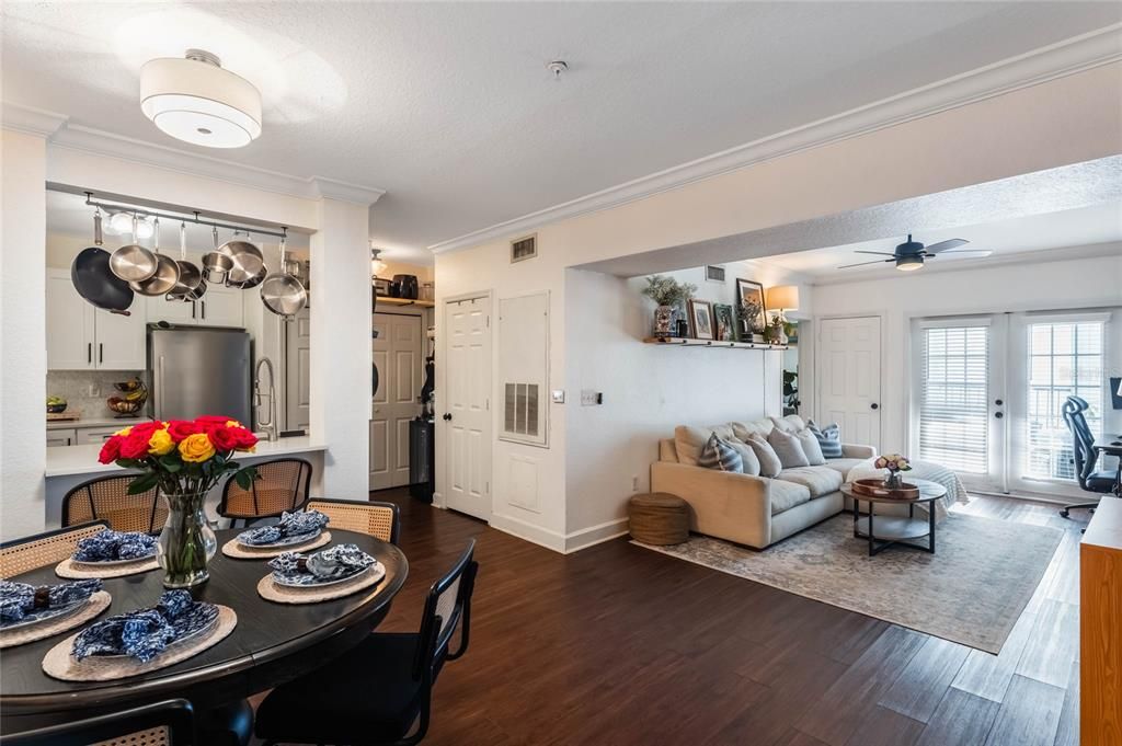 For Sale: $259,000 (2 beds, 2 baths, 1215 Square Feet)