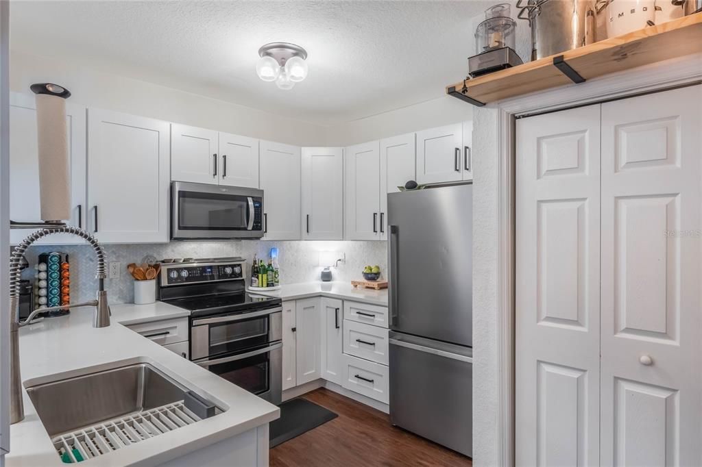 For Sale: $259,000 (2 beds, 2 baths, 1215 Square Feet)