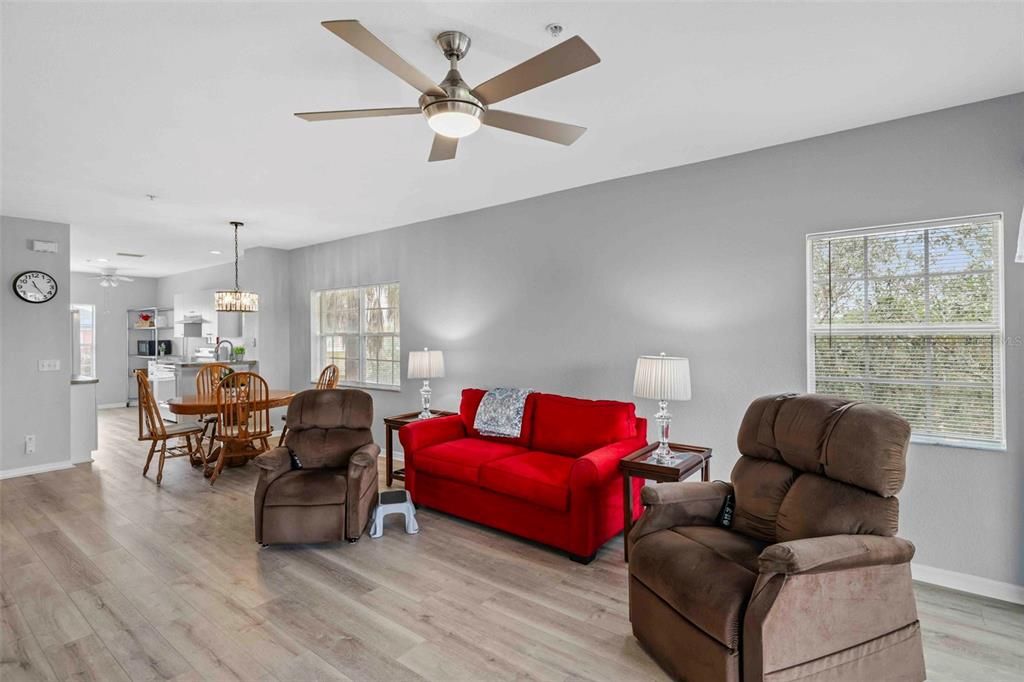 Active With Contract: $158,620 (3 beds, 2 baths, 1293 Square Feet)