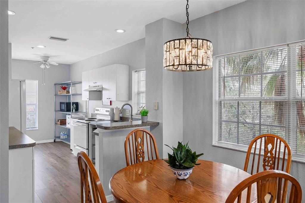 Active With Contract: $158,620 (3 beds, 2 baths, 1293 Square Feet)