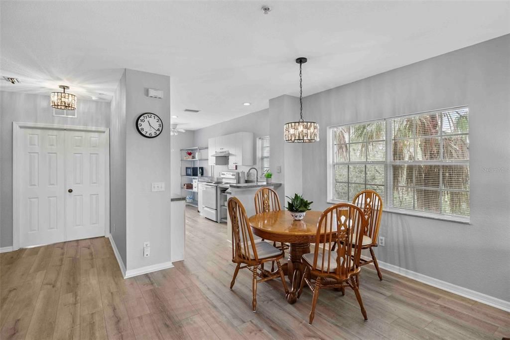 Active With Contract: $158,620 (3 beds, 2 baths, 1293 Square Feet)