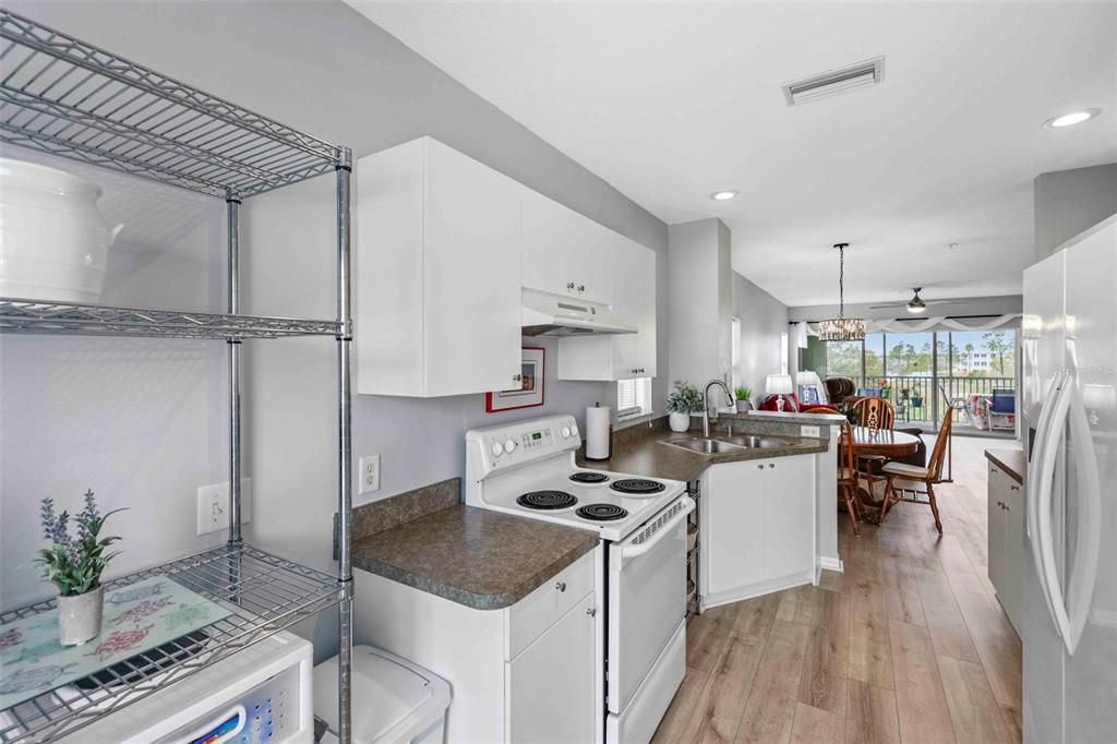 Active With Contract: $158,620 (3 beds, 2 baths, 1293 Square Feet)