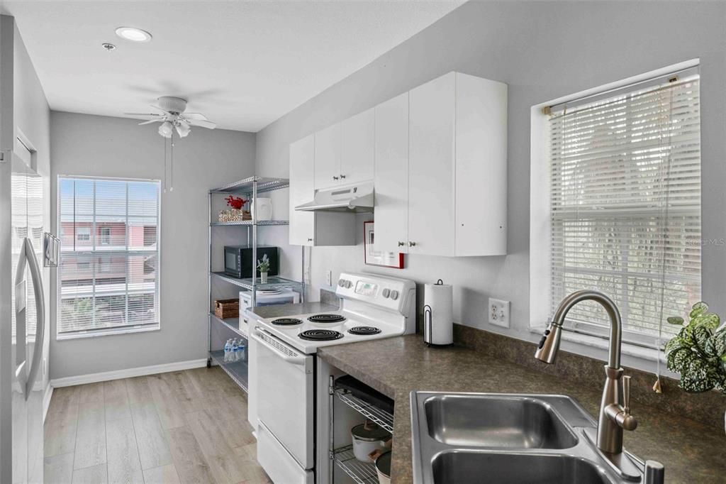 Active With Contract: $158,620 (3 beds, 2 baths, 1293 Square Feet)