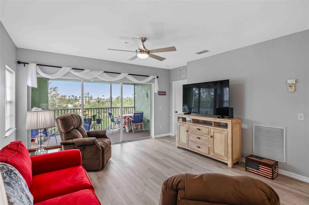 Active With Contract: $158,620 (3 beds, 2 baths, 1293 Square Feet)