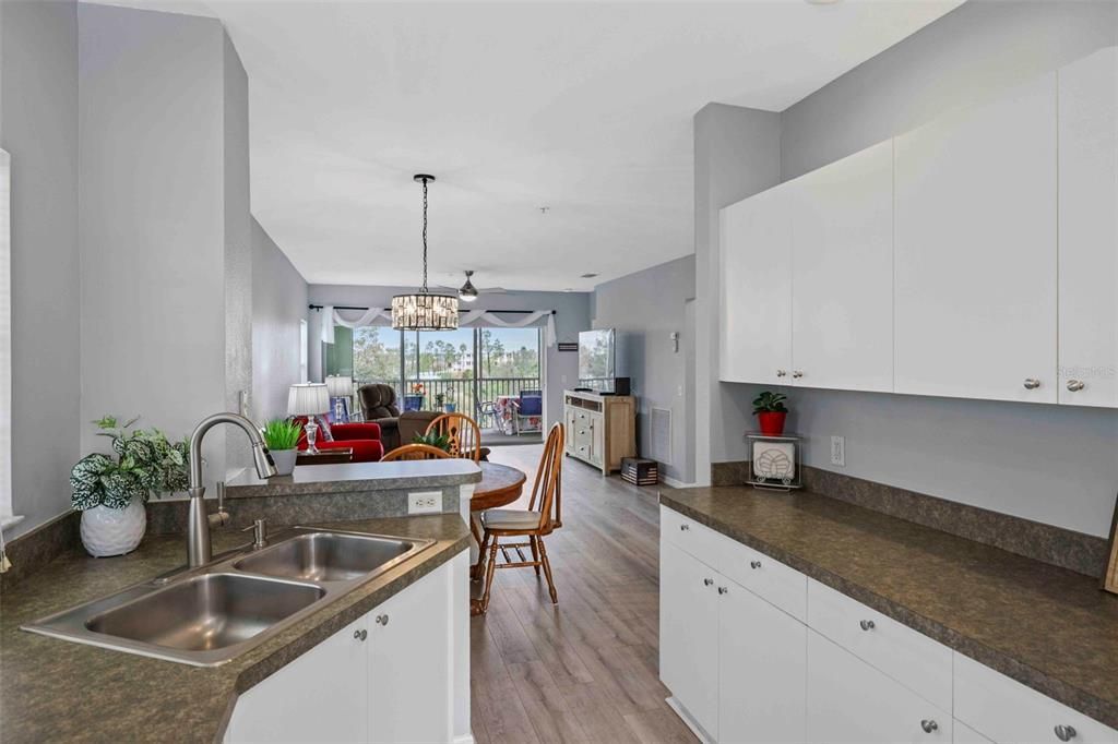 Active With Contract: $158,620 (3 beds, 2 baths, 1293 Square Feet)
