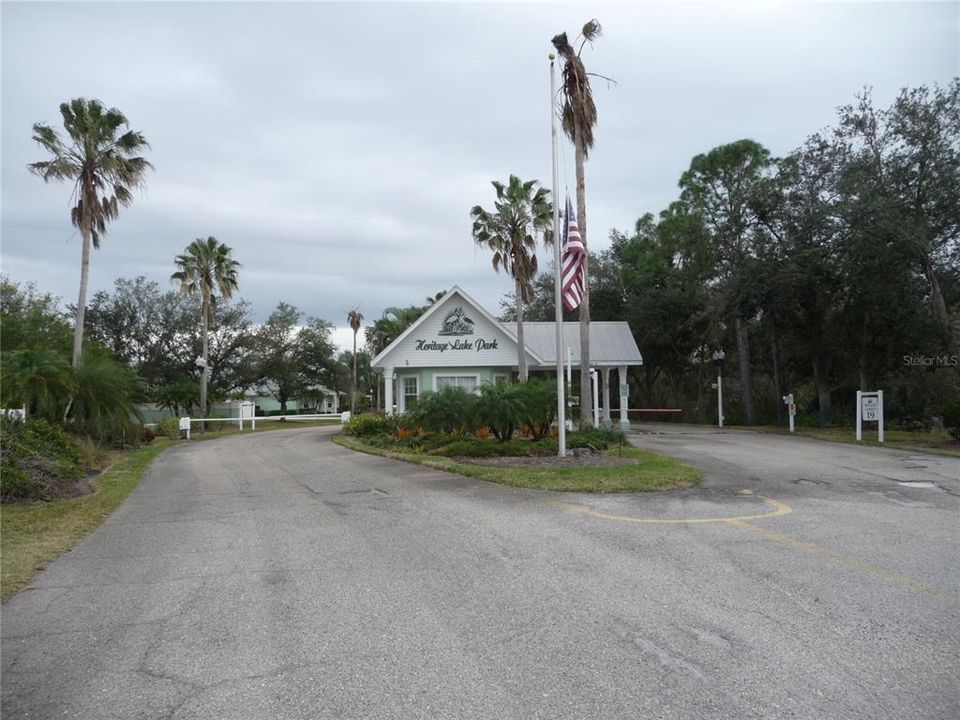 Active With Contract: $158,620 (3 beds, 2 baths, 1293 Square Feet)