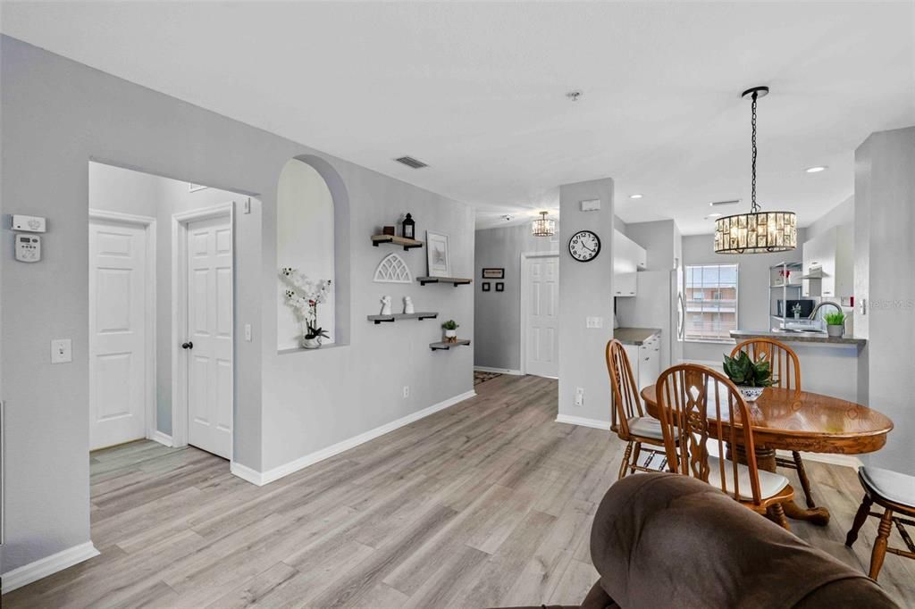 Active With Contract: $158,620 (3 beds, 2 baths, 1293 Square Feet)