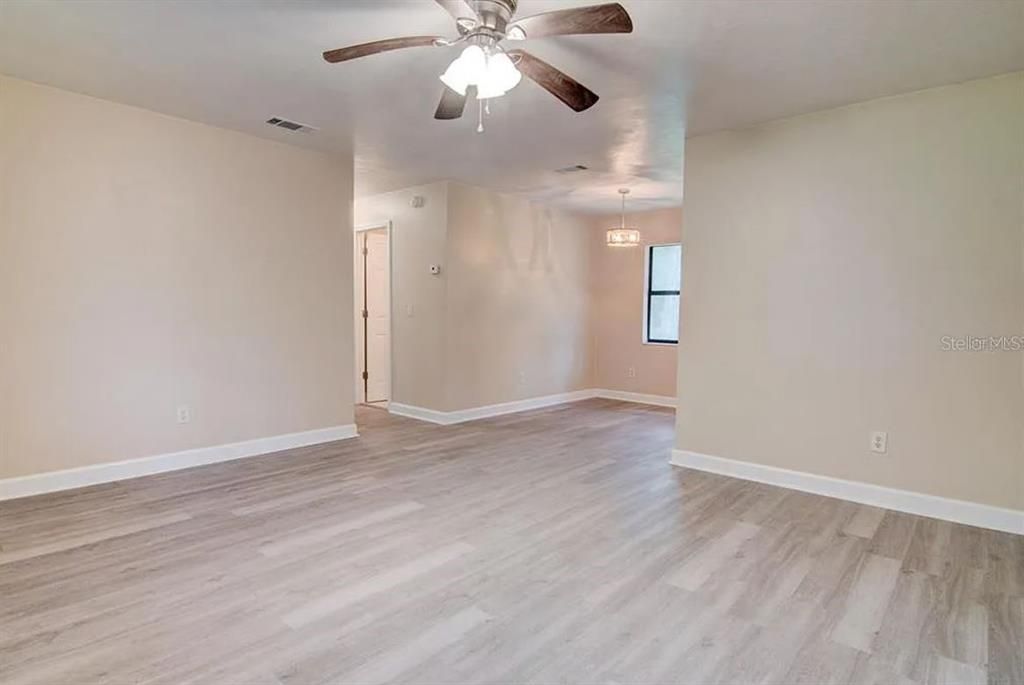 出租: $1,850 (2 贝兹, 1 浴室, 1104 平方英尺)