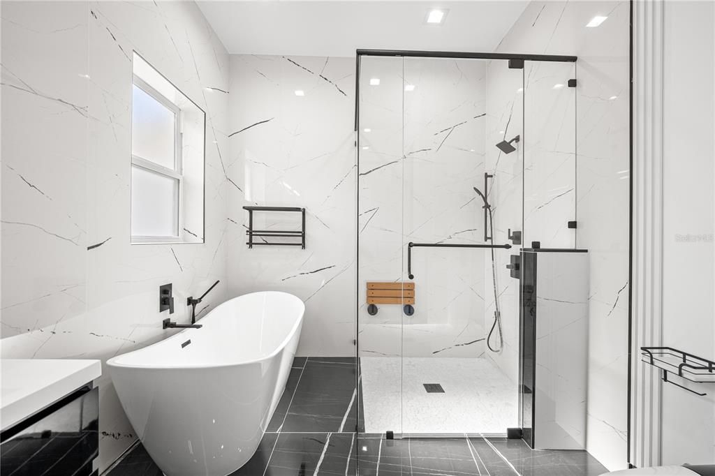 En Venta: $699,999 (4 camas, 2 baños, 2284 Pies cuadrados)